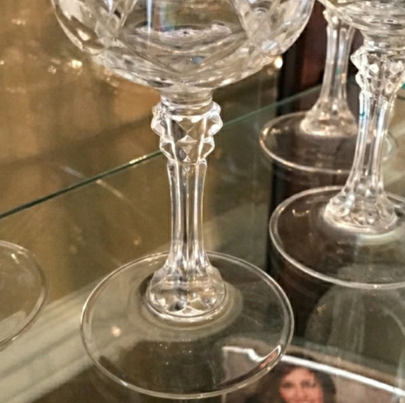 Set of 4 Vintage Crystal Star Cut Wine Stemware - Picture 3 of 6